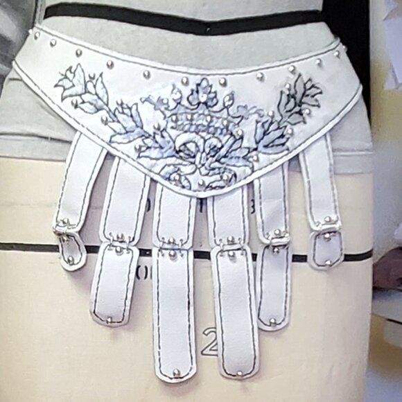 Brand New Contoured belt - Light gray whole grain leather. Handcrafted main image 7